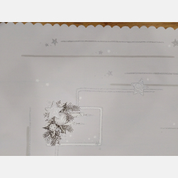 PIĘKNY OBRUS ŚWIĄTECZNY 120x160 cm BIAŁO-SZARY gwiazdki świece dzwoneczki gałązki